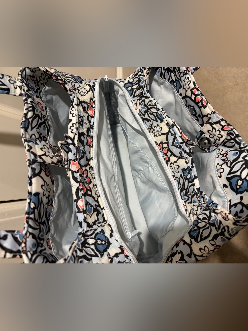 VERA BRADLEY Quilted Floral Tote Bag in Blue and White - Picture 4 of 11